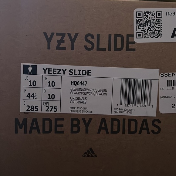 Brand New Yeezy slides never worn main image 4